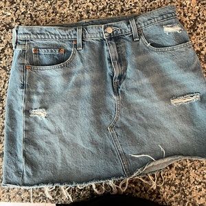 Levi’s Jeans mini skirt ladies size 33, ladies XL, excellent condition